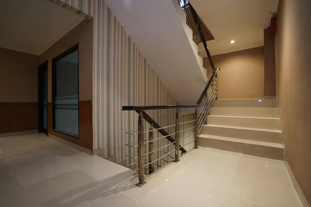 Feodora Airport Hotel by OYO Rooms