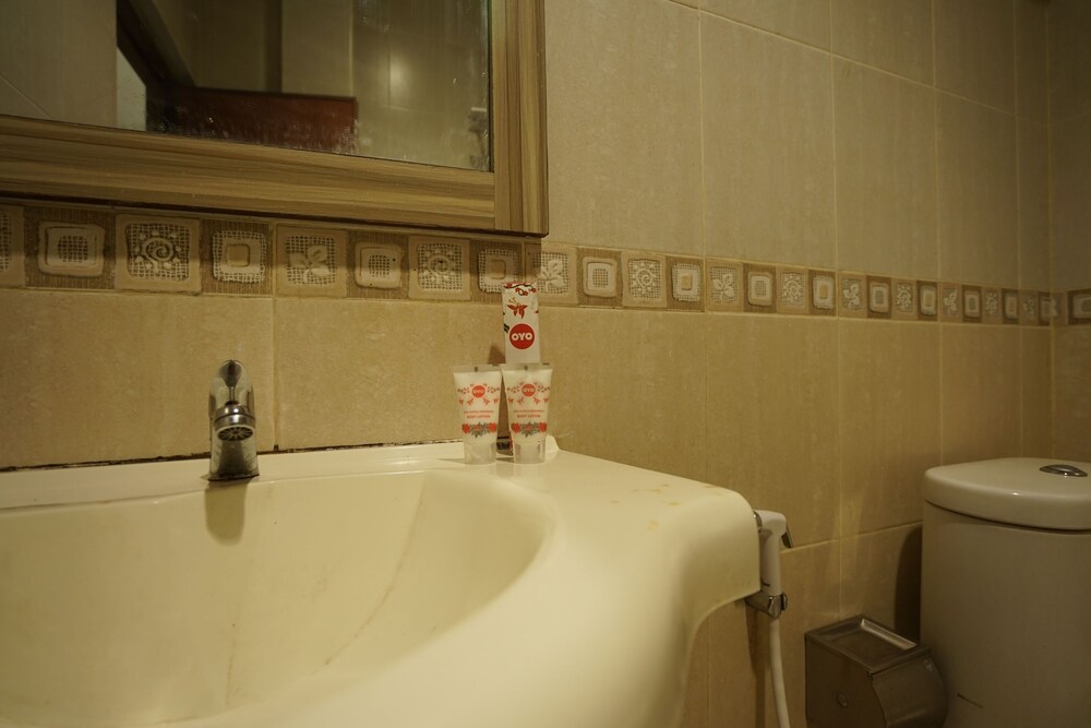 Feodora Airport Hotel by OYO Rooms