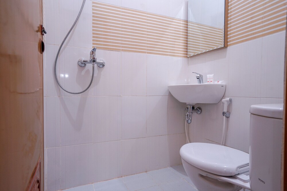 Green Homestay  by OYO Rooms