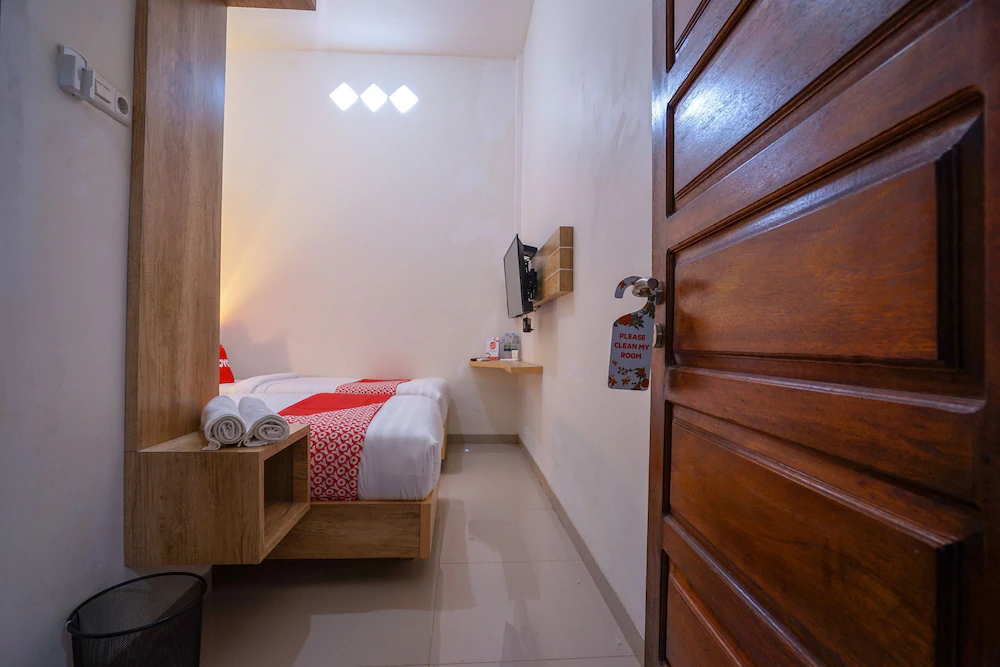 Green Homestay  by OYO Rooms