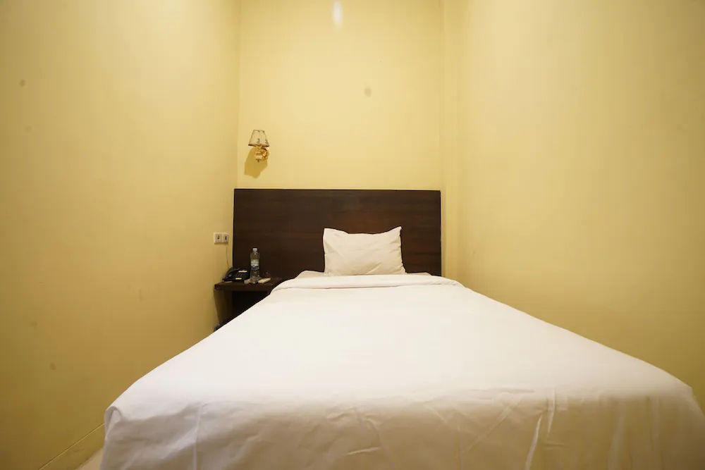 Hotel Perdana Syariah by OYO Rooms