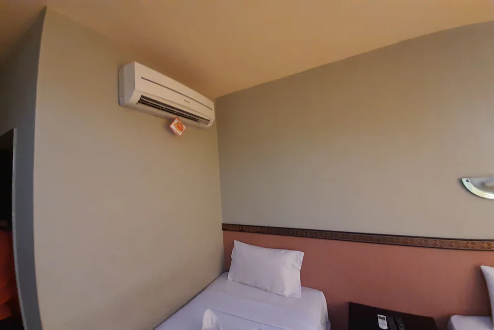 Hotel Perdana Syariah by OYO Rooms