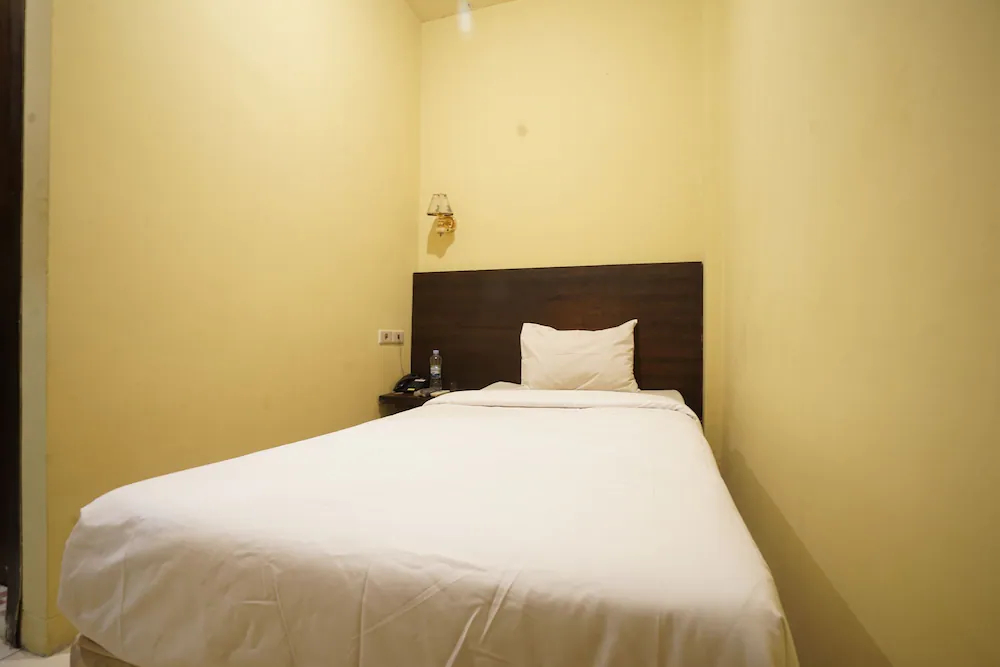 Hotel Perdana Syariah by OYO Rooms