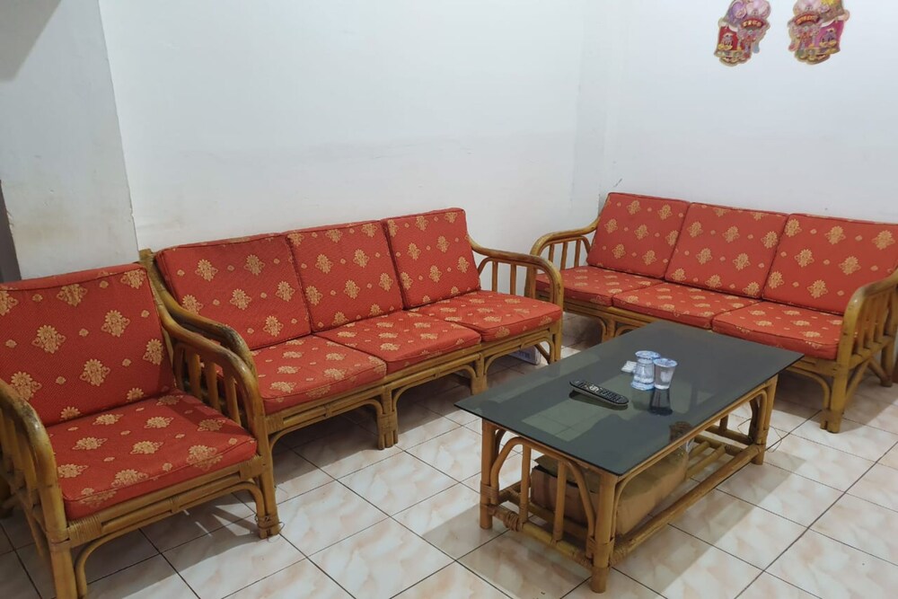 Kost Laguna by OYO Rooms