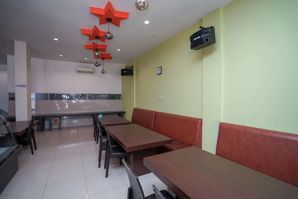 Maximus Prime By OYO Rooms