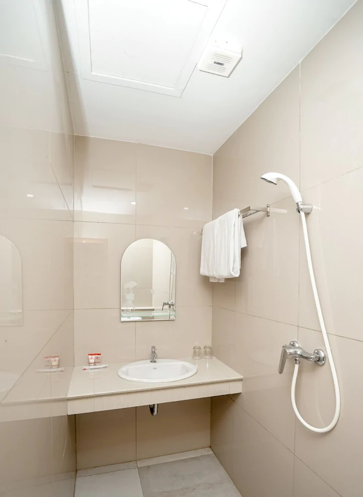 Maximus Prime By OYO Rooms