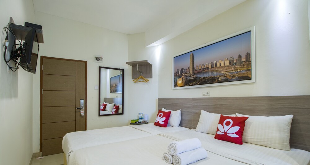 Maximus Prime by ZEN Rooms