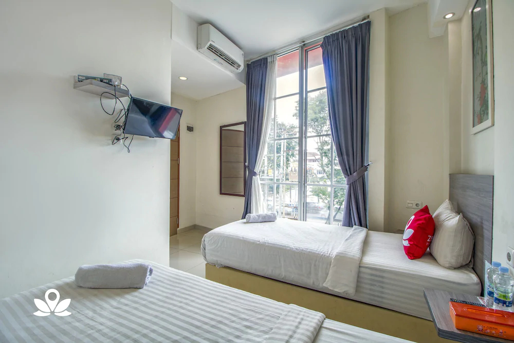 Maximus Prime by ZEN Rooms