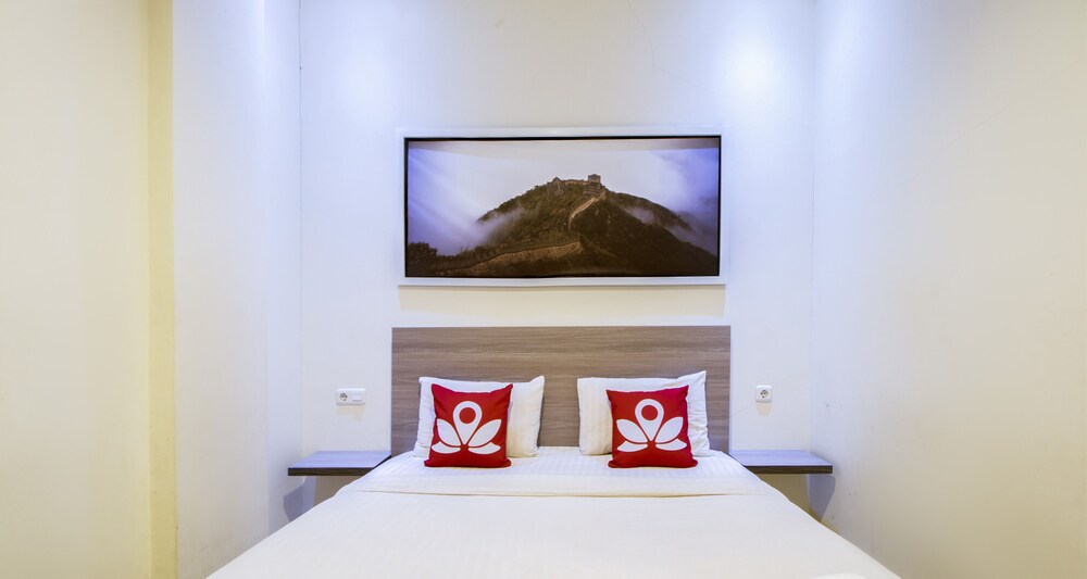 Maximus Prime by ZEN Rooms