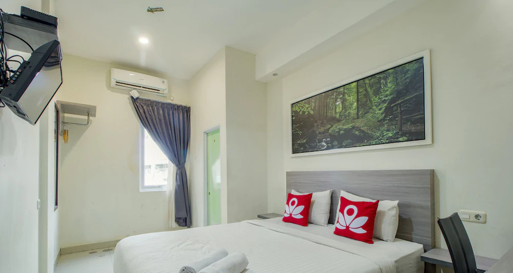 Maximus Prime by ZEN Rooms