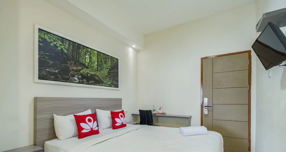 Maximus Prime by ZEN Rooms