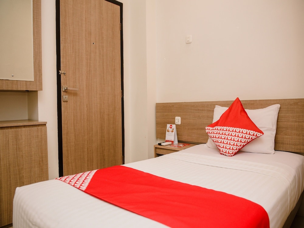 Sans Hotel Max To U Palembang