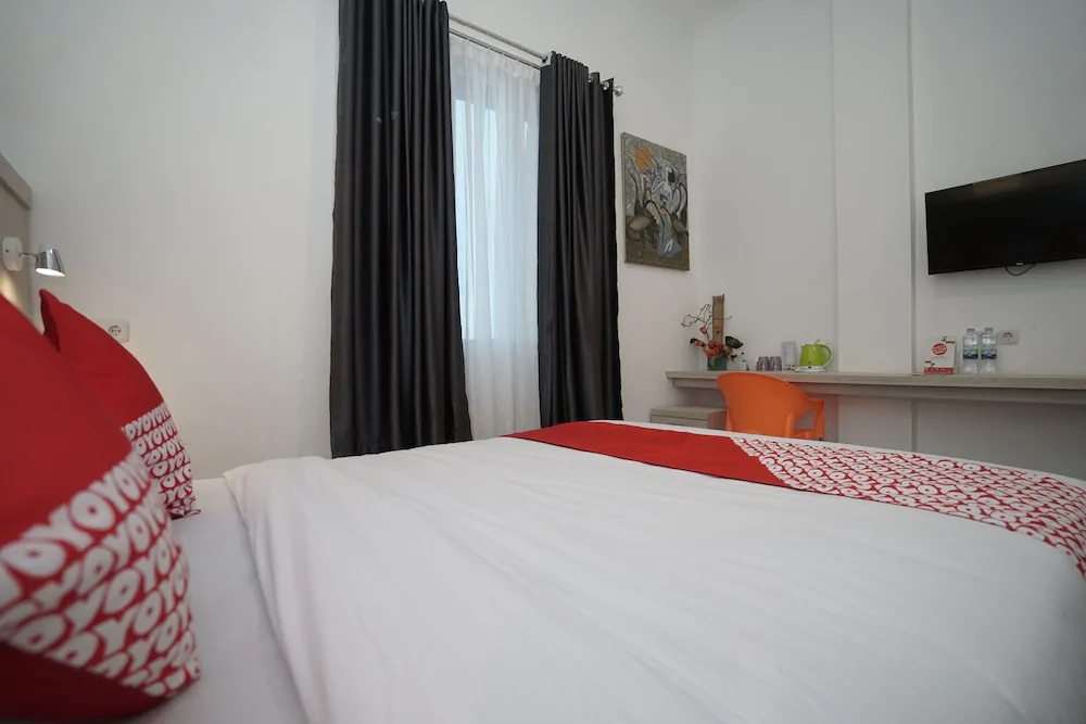 Sans Hotel Max To U Palembang