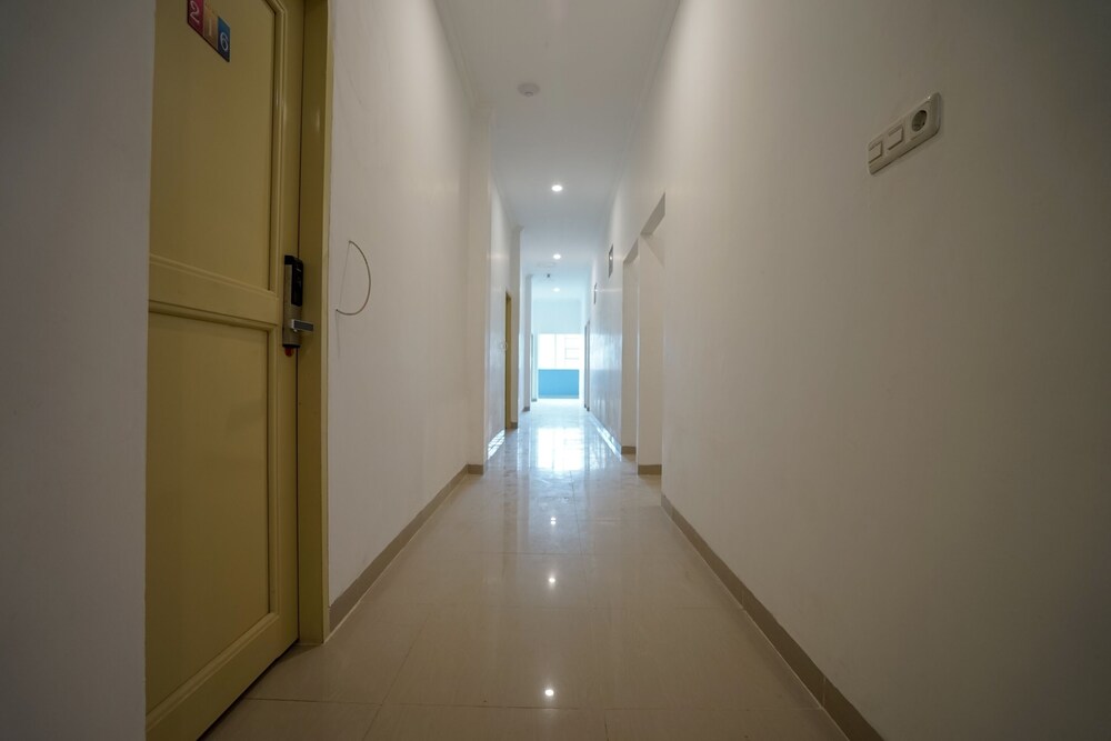 Sans Hotel Max To U Palembang