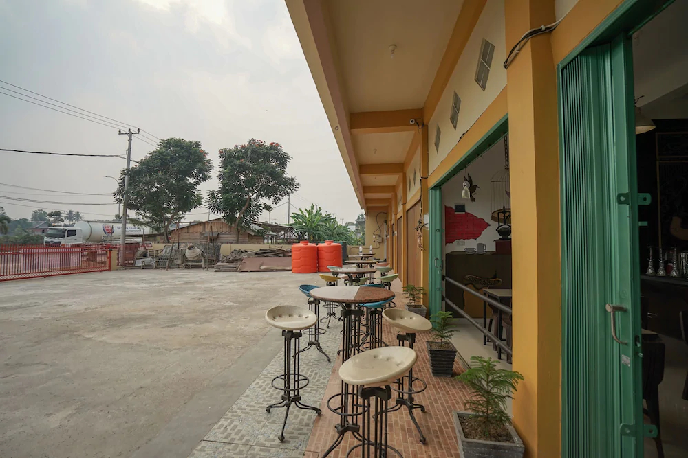 Sans Hotel Max To U Palembang