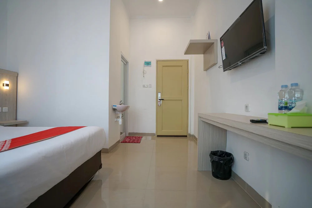 Sans Hotel Max To U Palembang