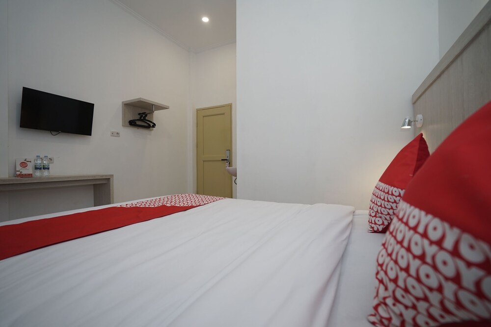 Sans Hotel Max To U Palembang