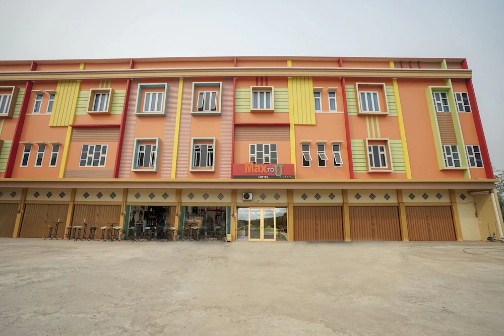 Sans Hotel Max To U Palembang