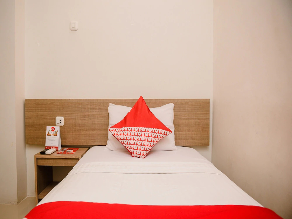 Sans Hotel Max To U Palembang