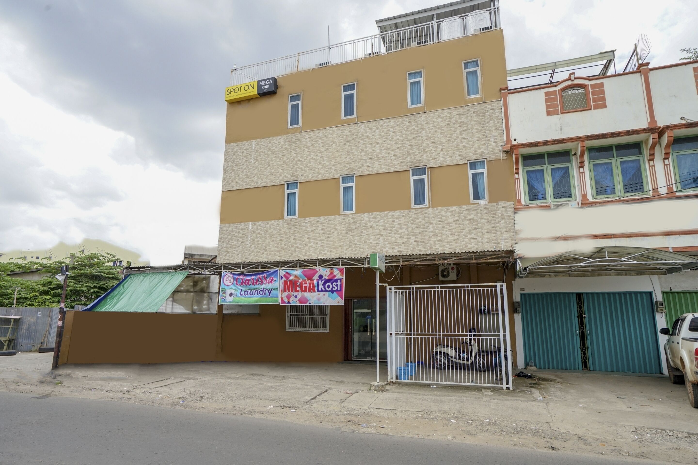 Mega Kost by OYO Rooms
