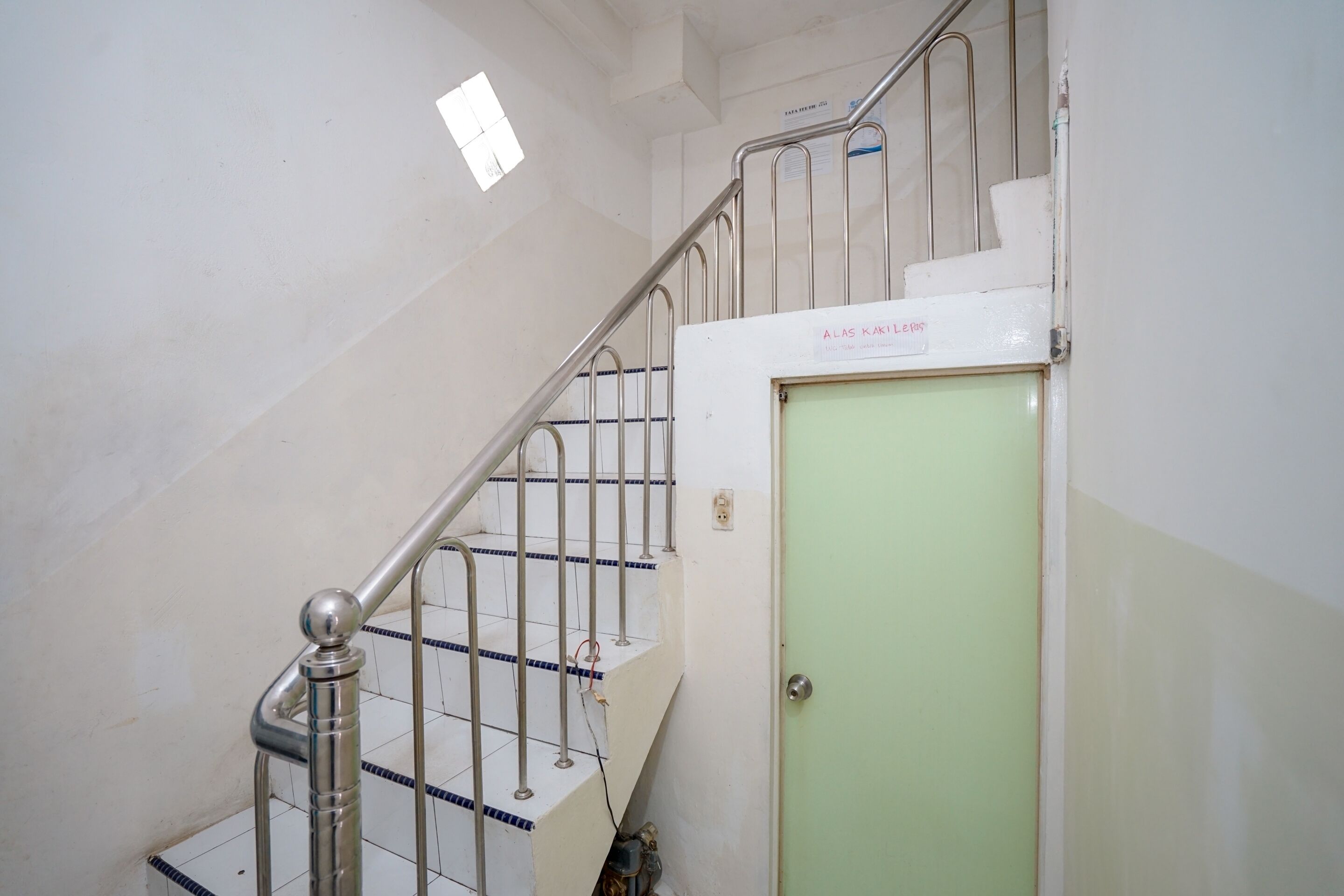 Mega Kost by OYO Rooms