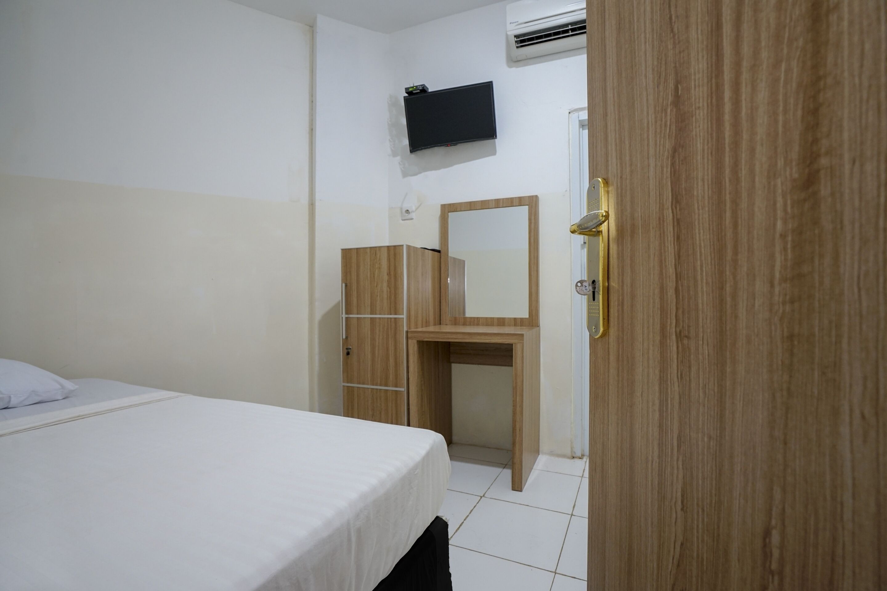 Mega Kost by OYO Rooms