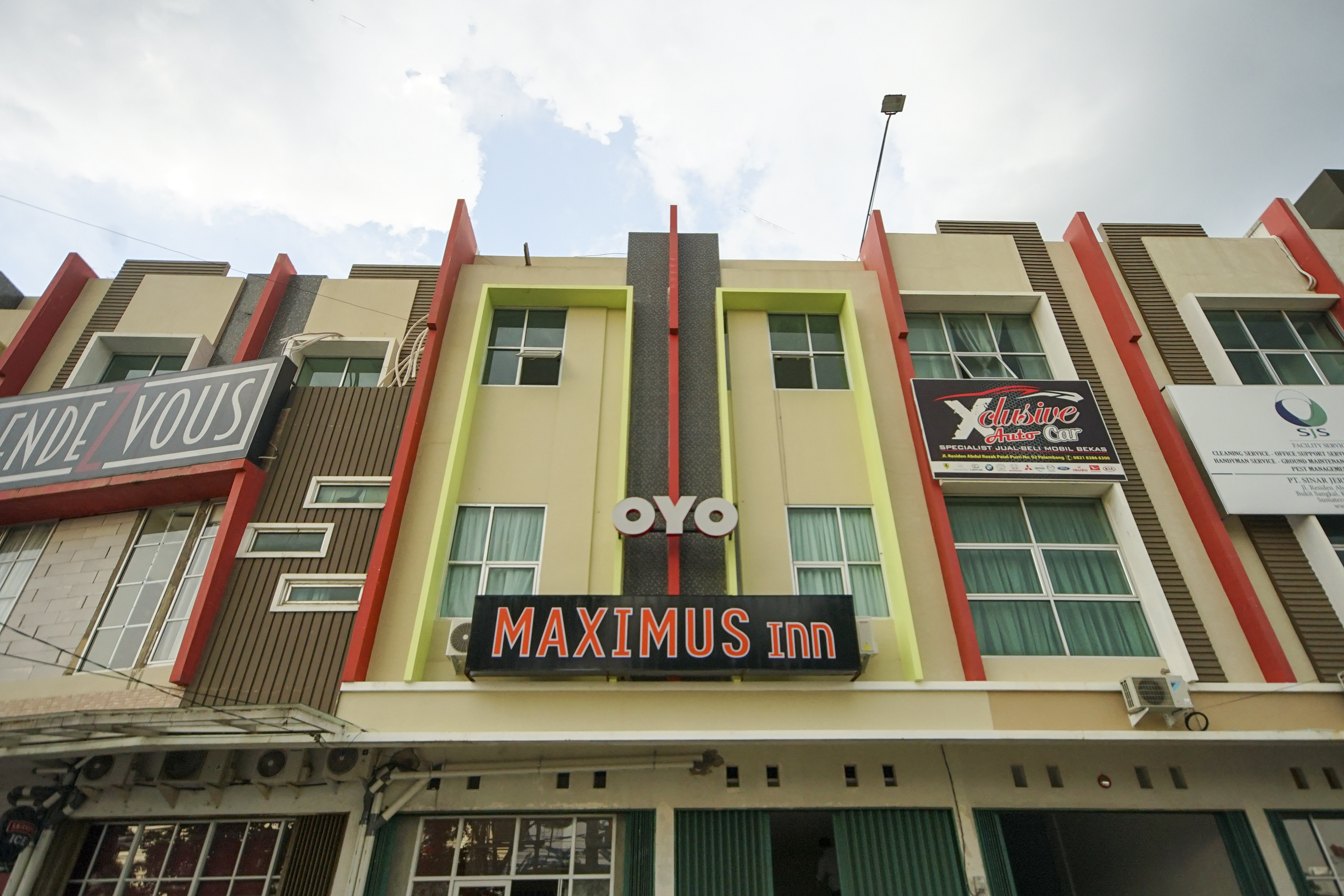 OYO 251 The Maximus Inn Hotel