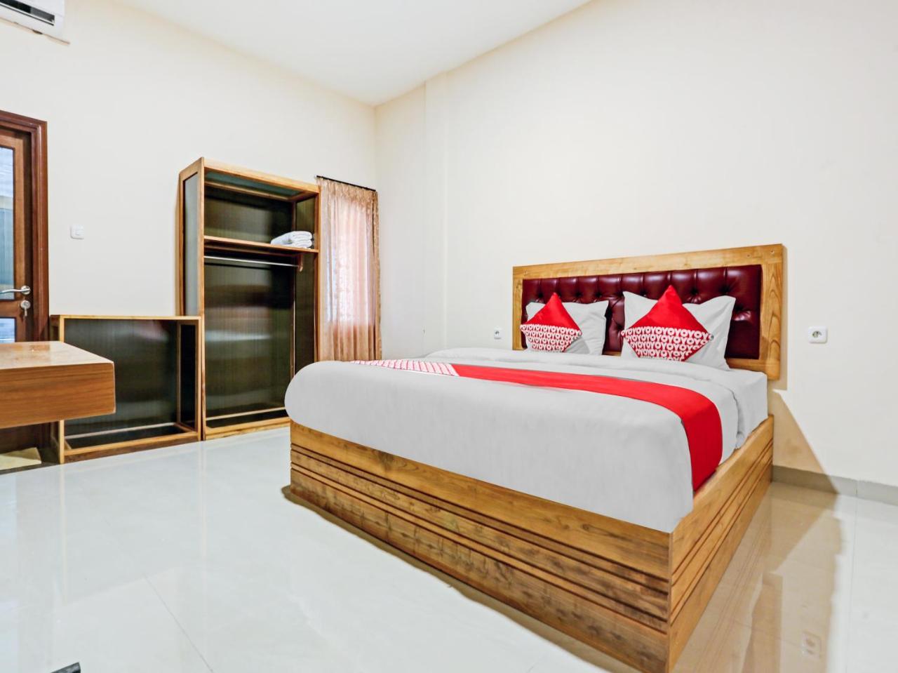 Remington Hostel by OYO Rooms