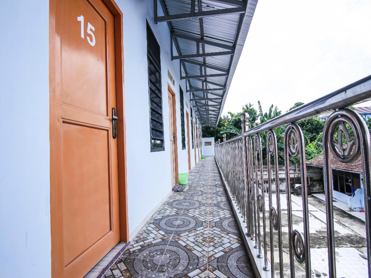 Spot On 90433 Serasi Kost