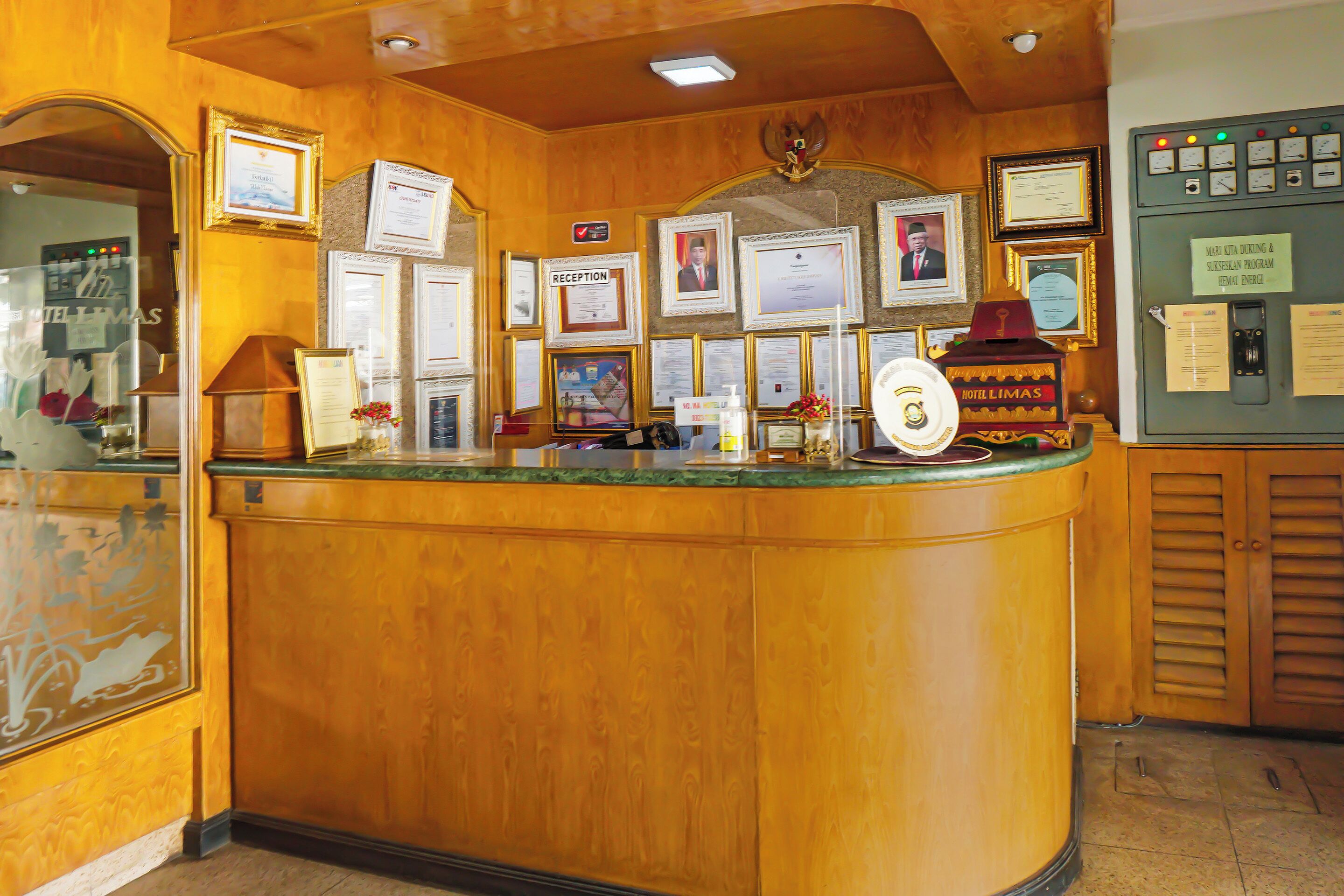 Super OYO Collection O 92690 Hotel Limas