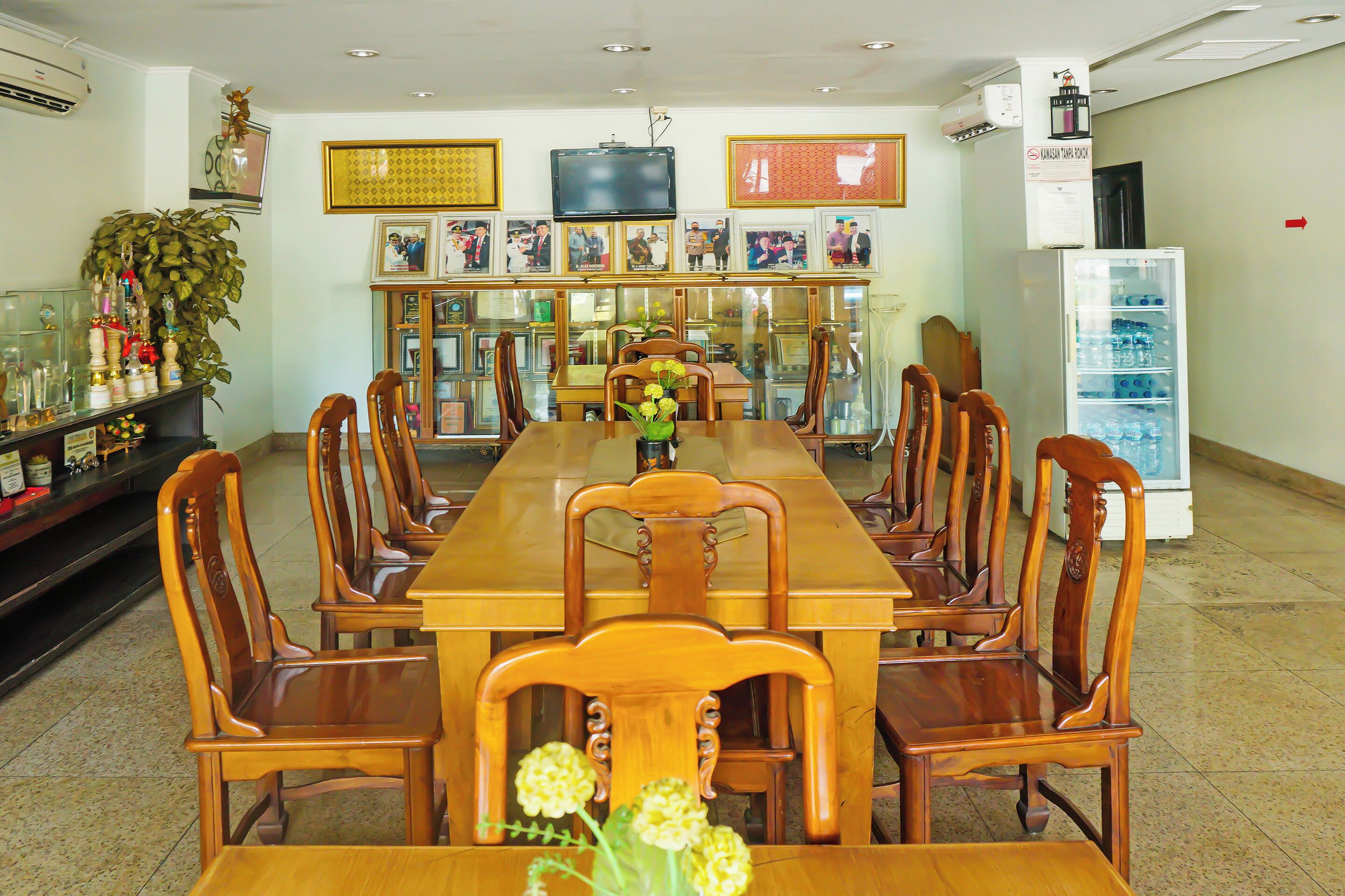 Super OYO Collection O 92690 Hotel Limas