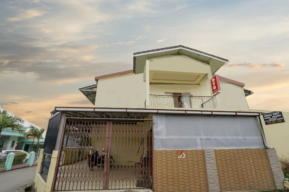 Triantama Kost Syariah by OYO Rooms