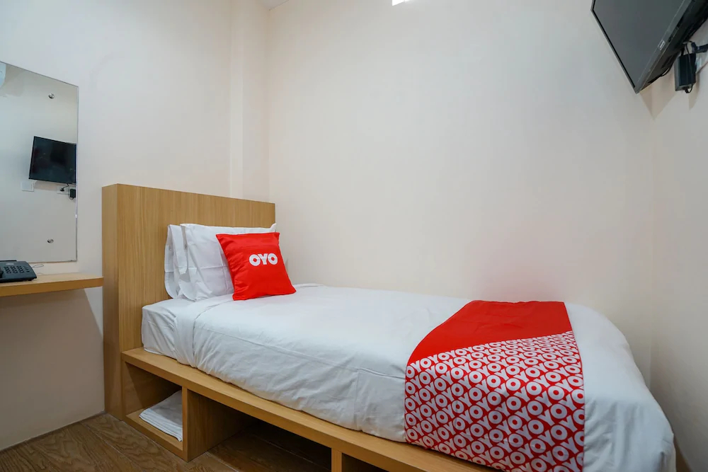 U Xpress Hotel by OYO Rooms