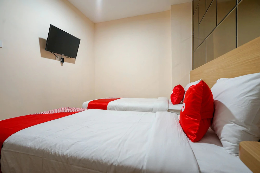 U Xpress Hotel by OYO Rooms