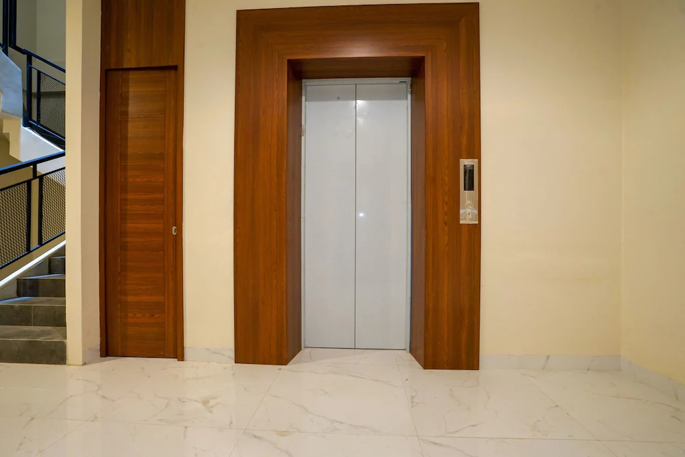 U Xpress Hotel by OYO Rooms