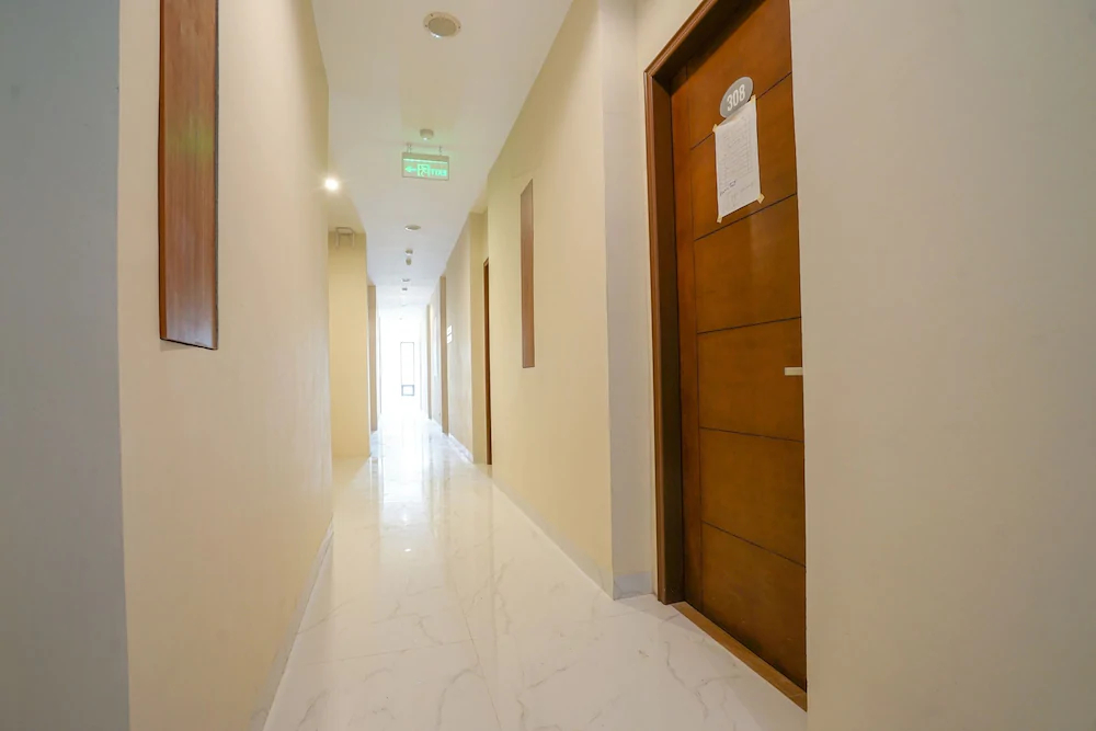 U Xpress Hotel by OYO Rooms