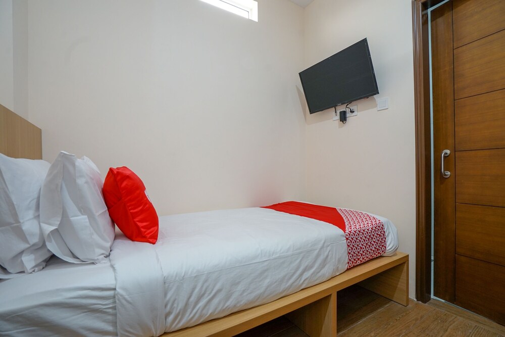 U Xpress Hotel by OYO Rooms