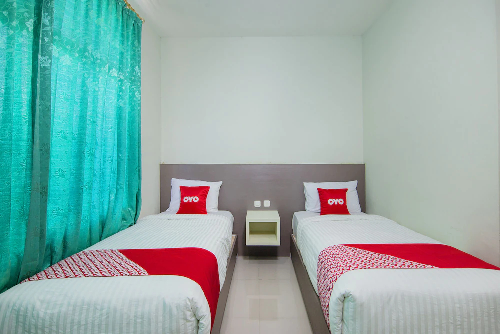 Wisata Hotel by OYO Rooms