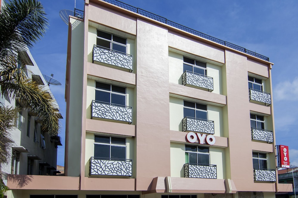 Wisata Hotel by OYO Rooms