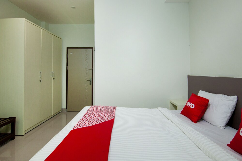 Wisata Hotel by OYO Rooms