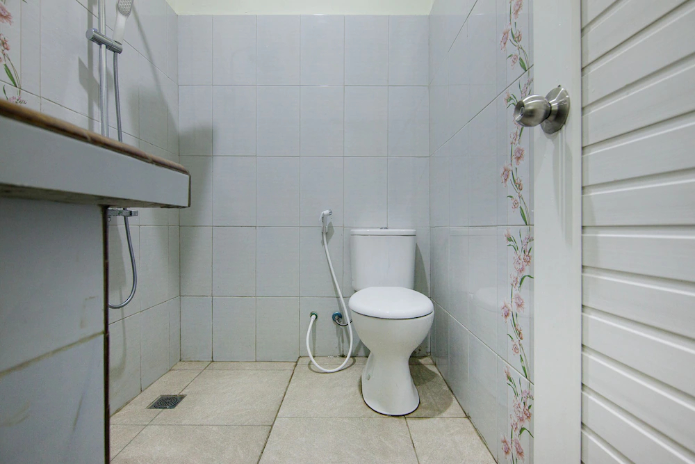 Wisata Hotel by OYO Rooms