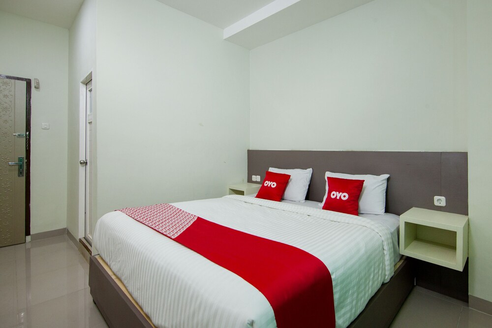 Wisata Hotel by OYO Rooms