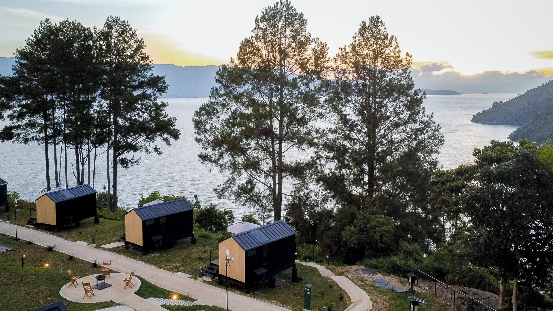 Bobocabin Patra Parapat Toba