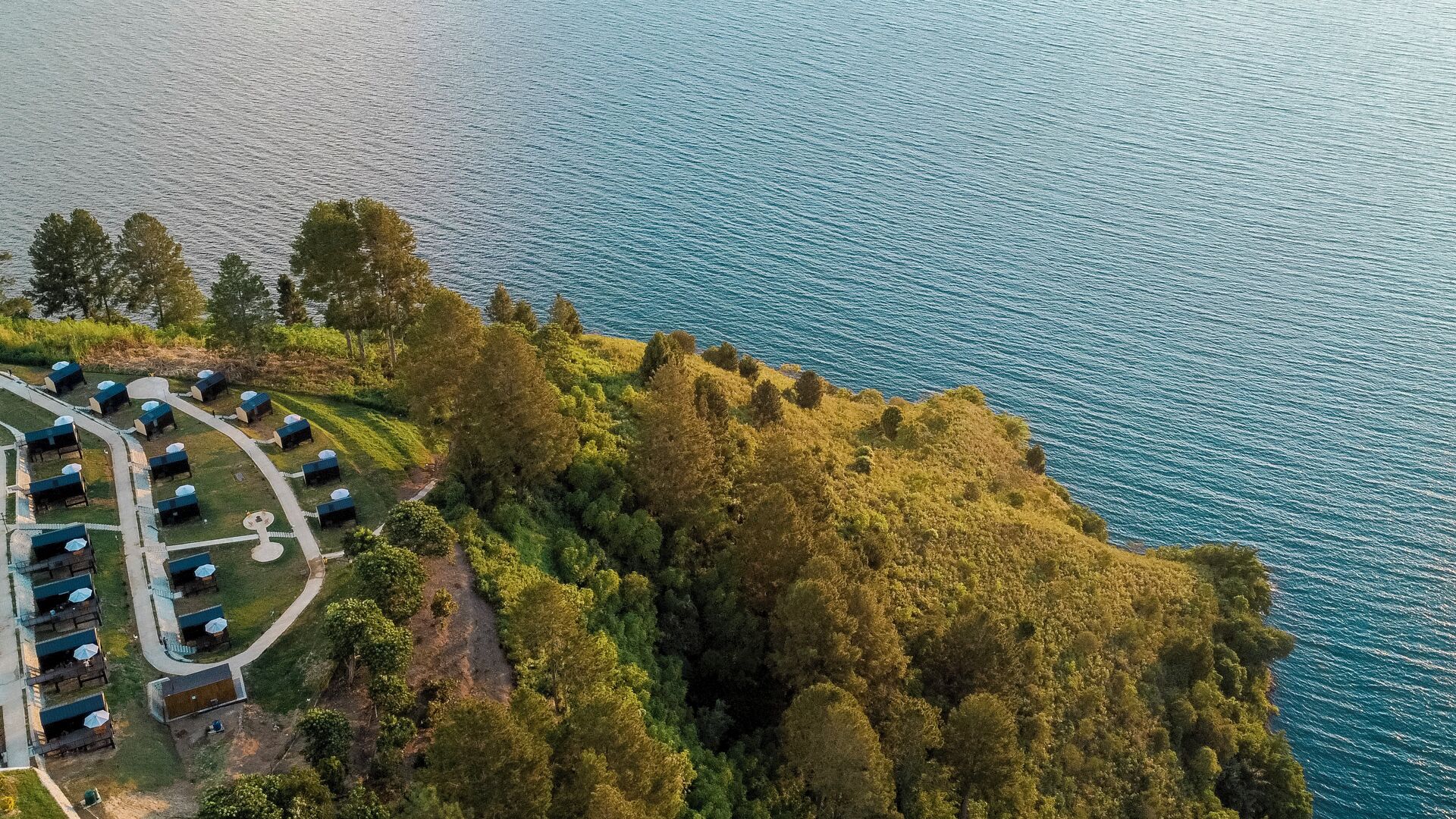 Bobocabin Patra Parapat Toba