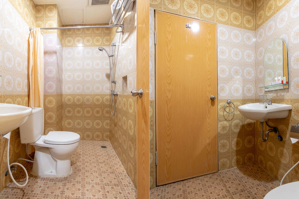 Hotel 211 by OYO Rooms