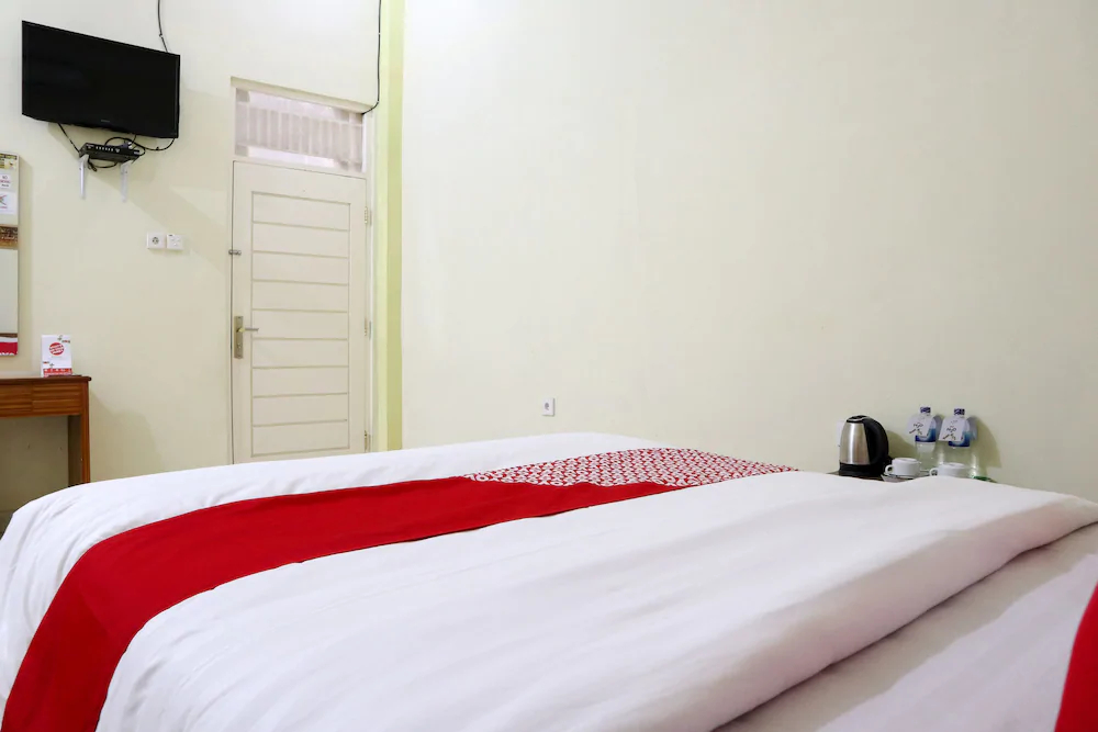 Hotel Almadinah Syariah by OYO Rooms