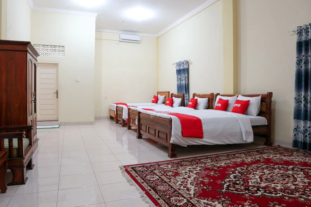 Hotel Almadinah Syariah by OYO Rooms