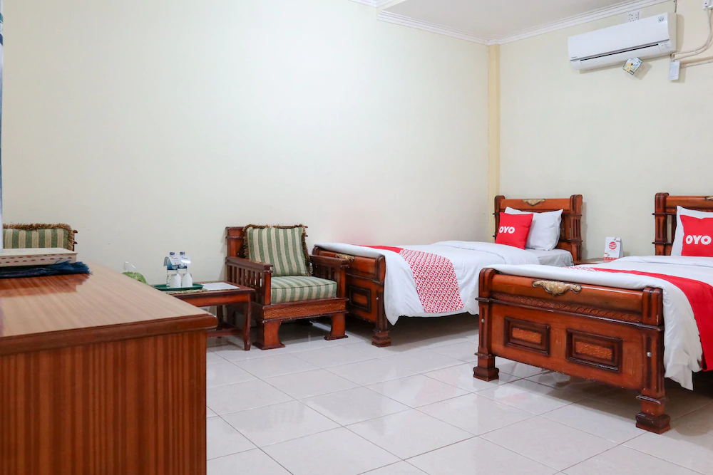 Hotel Almadinah Syariah by OYO Rooms
