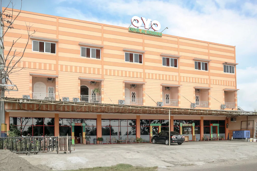 Hotel Almadinah Syariah by OYO Rooms