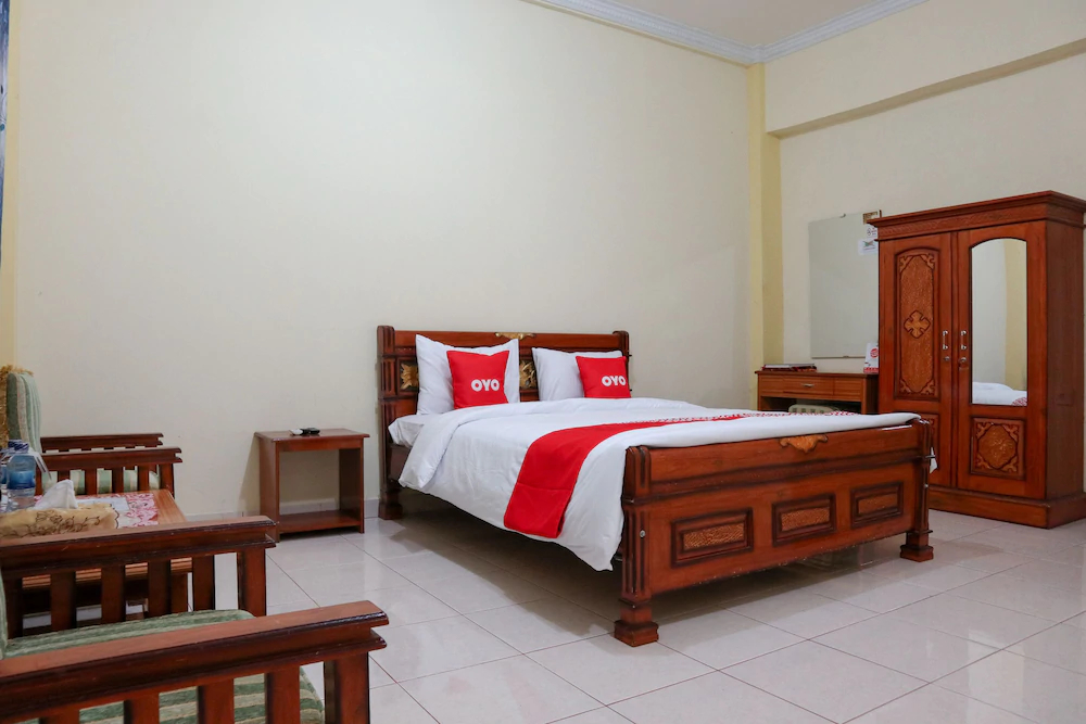 Hotel Almadinah Syariah by OYO Rooms